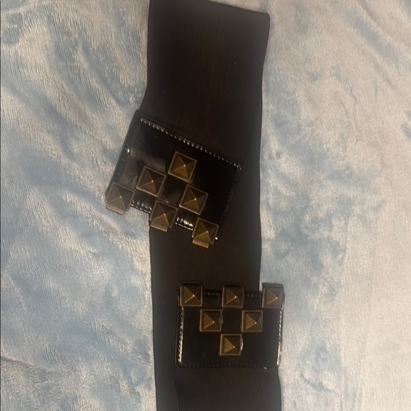 Stylish Black Belt‎ with Gold Studs - Picture 2 of 4